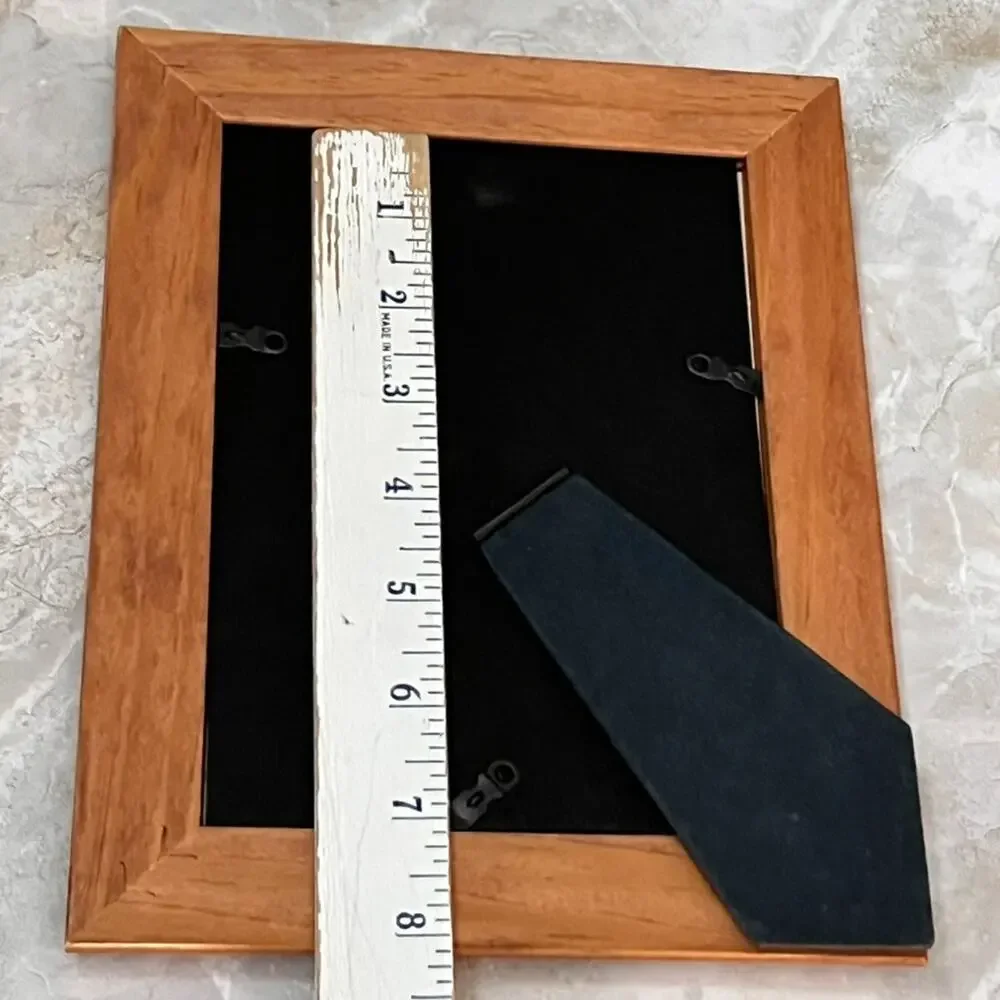 Classic Wooden Picture Frame With White Border for 5 x 7